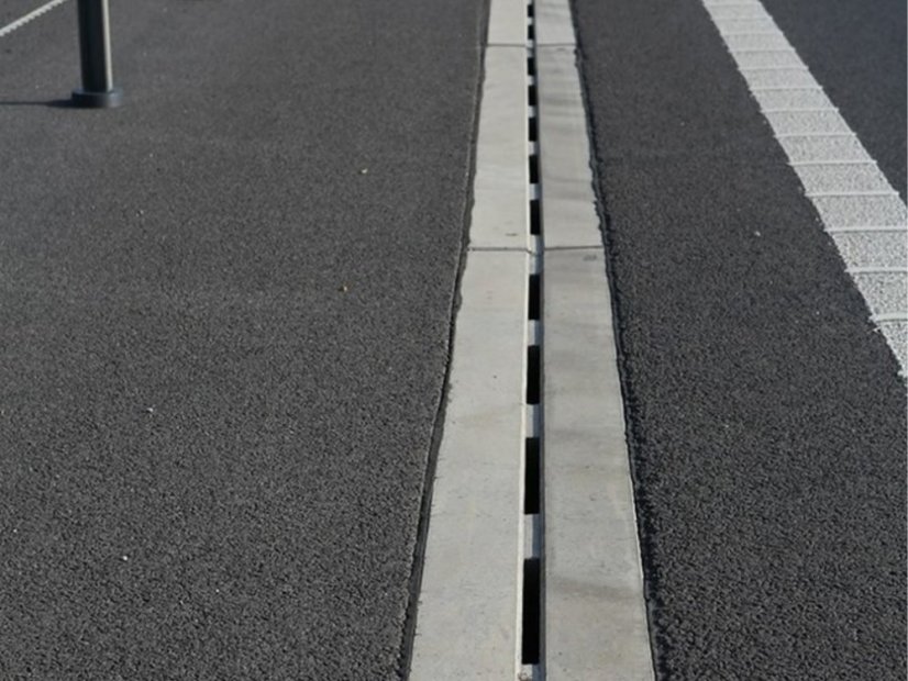 Štěrbinový betonový žlab D400 (H300)